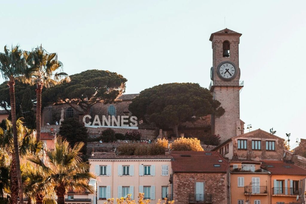 69c112da70a60086b72b6062_villedecannescentrehorizontal-Lepoussin Hotel - Copie Vue Cannes Suquet Hôtel Lepoussin événement professionnel Côte d'Azur